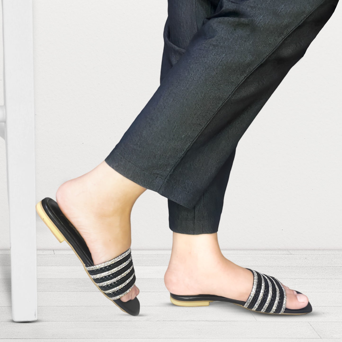 LYDIA SLIPPER - BLACK