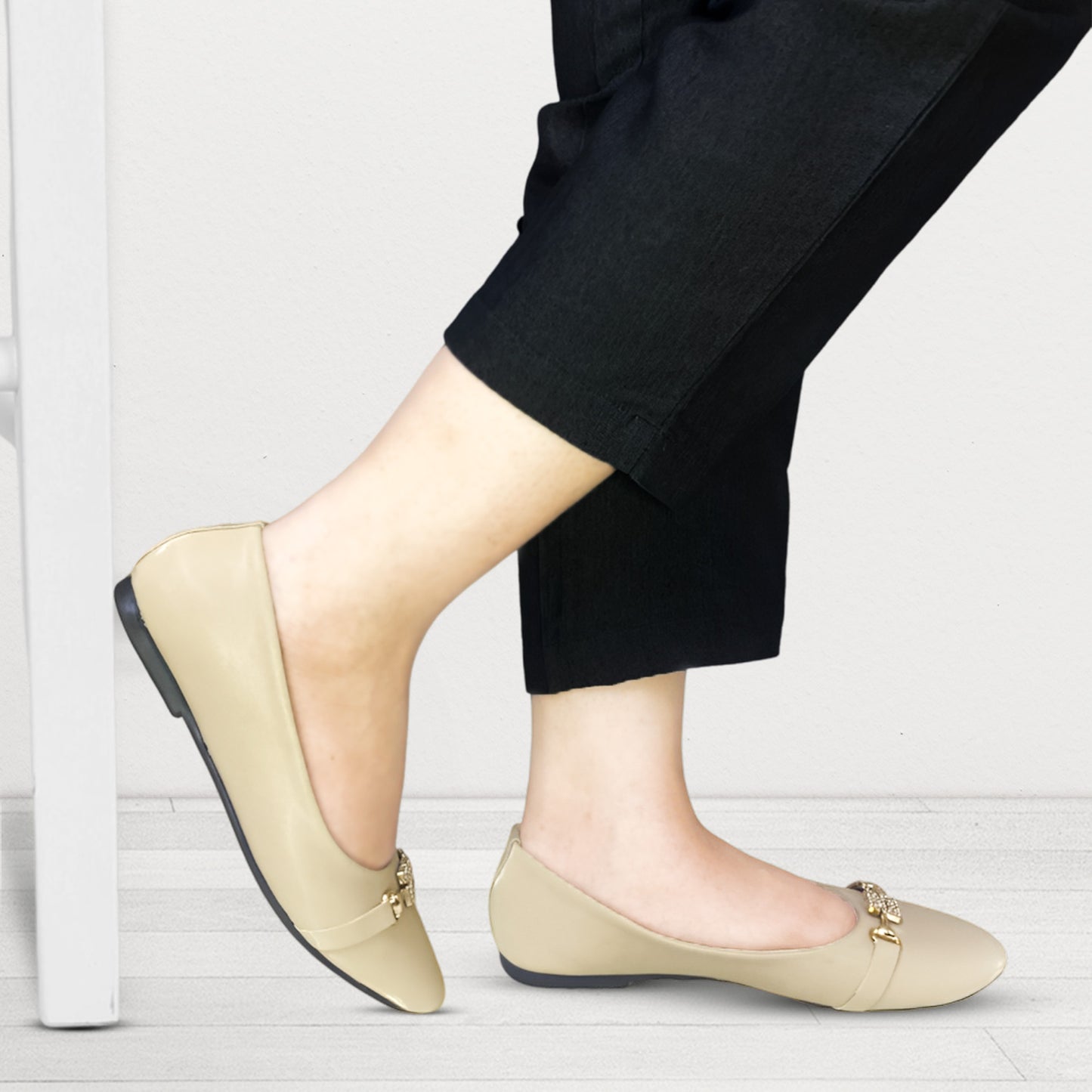 COURT SHOES - GOLD