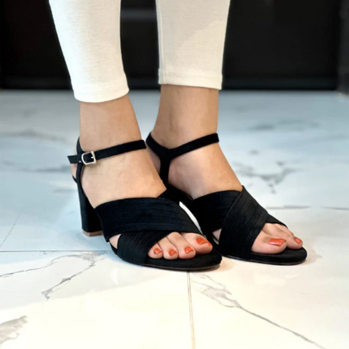 WOODEN BLOCK HEEL - BLACK