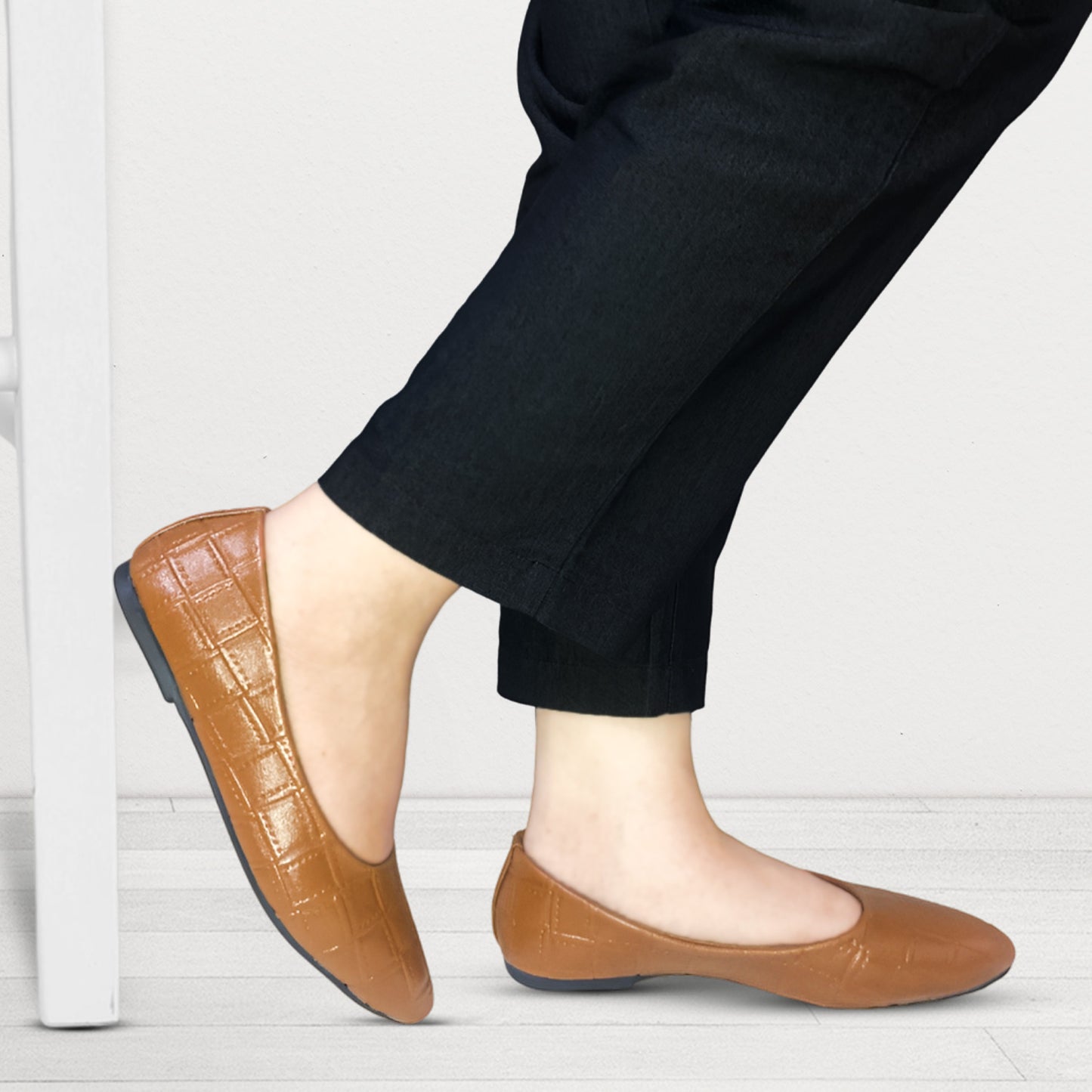 COURT SHOES - BROWN